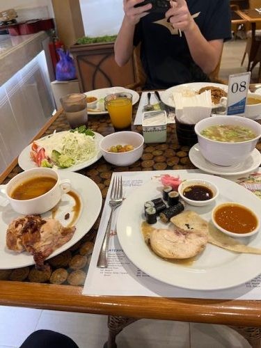 ホテルの朝食は日替わりビュッフェで盛りだくさん