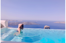 一番ロマンチックな場所で女子旅は成り立つのか！？ in サントリーニ島