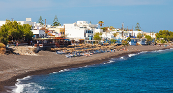 黒い砂浜！？ カマリ・ビーチ