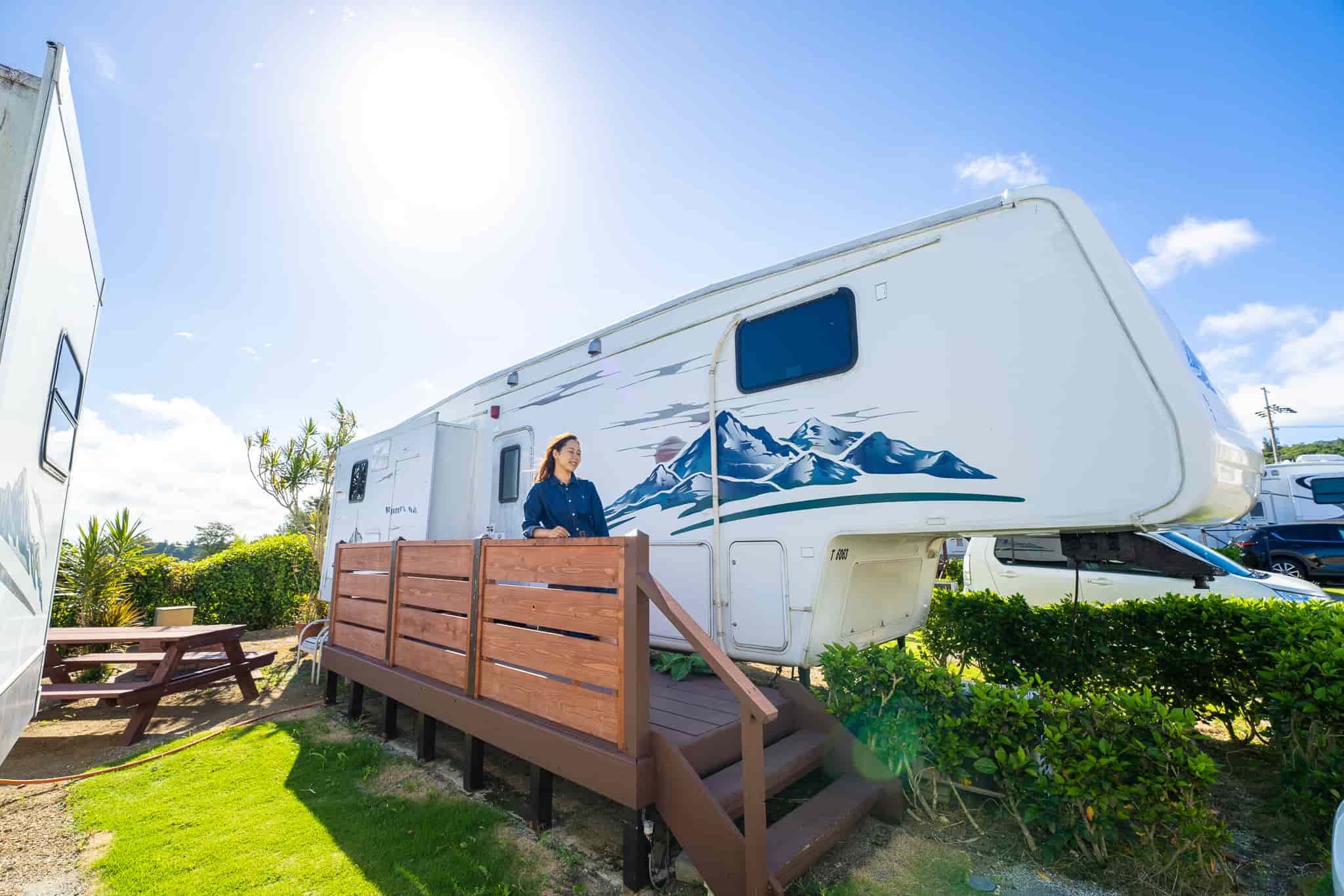 ウッドペッカー今帰仁のトレーラーハウスの外観