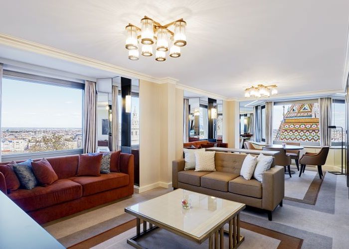 街とドナウ川のパノラマが楽しめるキングジュニアスイートルーム