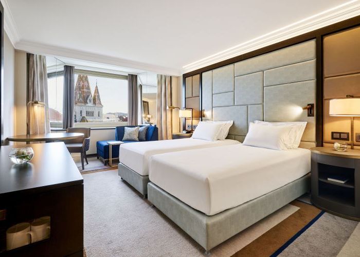 マーチャーシ教会をドアップで楽しめるツインスーペリアルーム