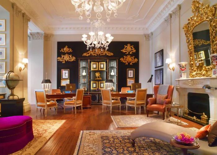 貴族のサロンのようなロビーラウンジ