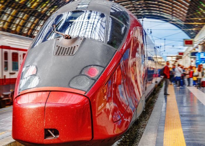 イタリア内を走る特急電車イタロ