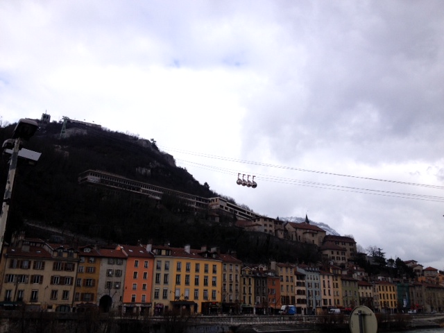 バスティーユ城塞にロープウェイで