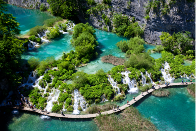カルジェルヴァツ湖とカヴァノヴァツ湖
