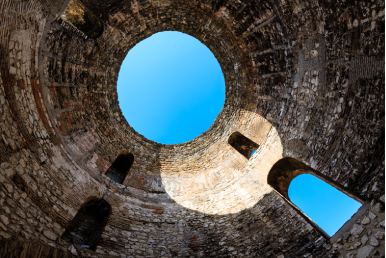 ディオクレティアヌス宮殿の地下＆前庭