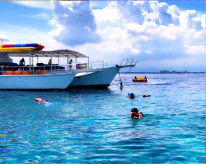 豪華クルーザで行く！とびっきり綺麗な海でエンジョイ！