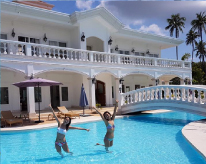 ランチはオランゴ島のリゾートホテルで！