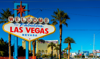 送迎付きだから安心!途中のスーパーマーケットでたっぷり自炊用の買物をしよう!