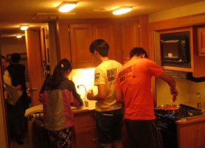 買い物・社内での自炊が非日常感いっぱいで超楽しい！