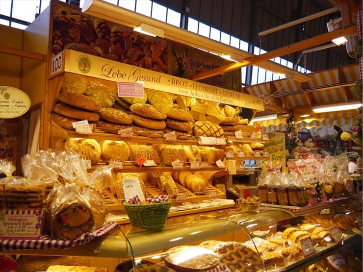 レーベゲスント:パンやスィーツなども売られている。