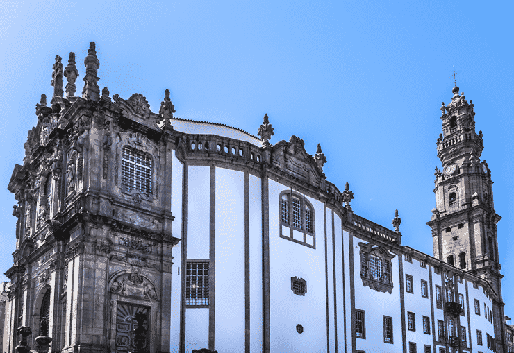 「クレリゴス教会」と「クレリゴスの塔」