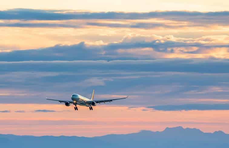 ナイアガラの滝・飛行機イメージ