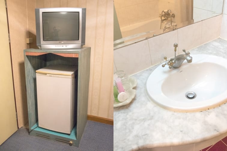 ナサベガスホテルのテレビと洗面所