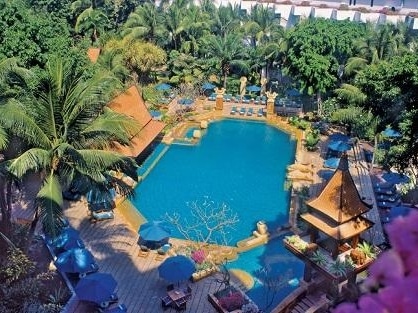 アヴァニリゾートパタヤのプール全景