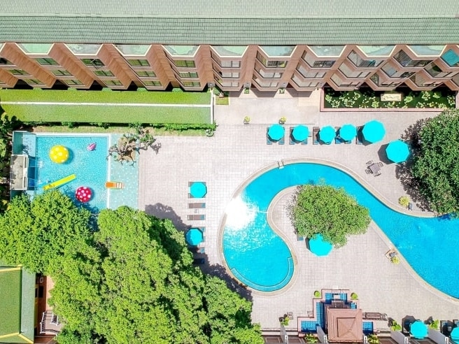 ベイビューホテルのプール鳥瞰の眺め