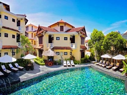 フランス建築のオシャレなホテル『ロータス ホイアン』