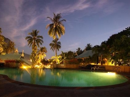 クラビのホテル　にぎやかなアナオンビーチに徒歩圏内『ティパ リゾート』のプール