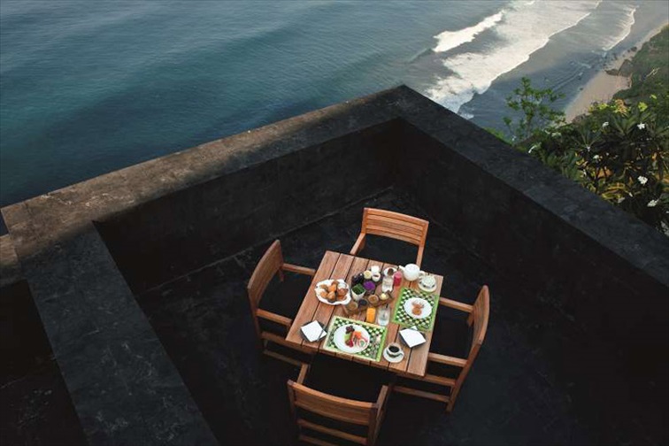 朝の絶景朝食風景