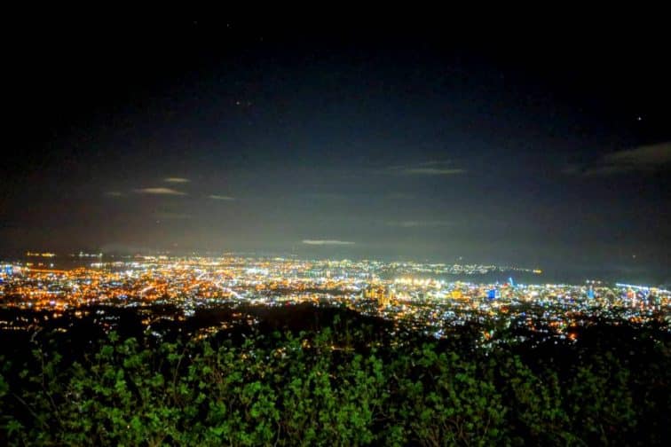 セブ島 トップスから見える夜景　