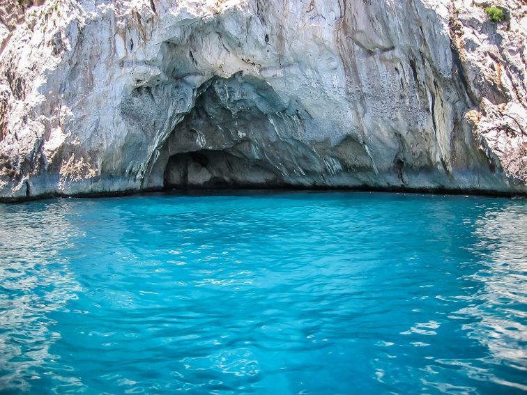 カプリ島 青の洞窟