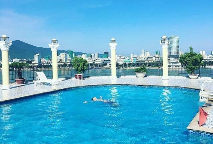 グリーン プラザ ホテル ダナンの屋上プール