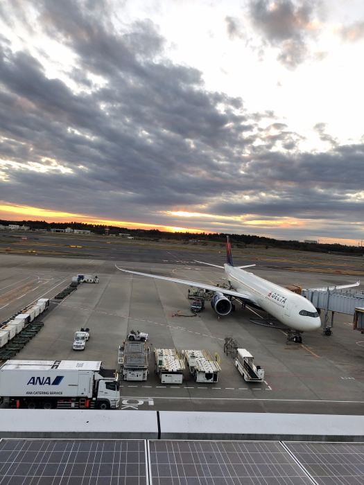 イエローナイフ・成田空港