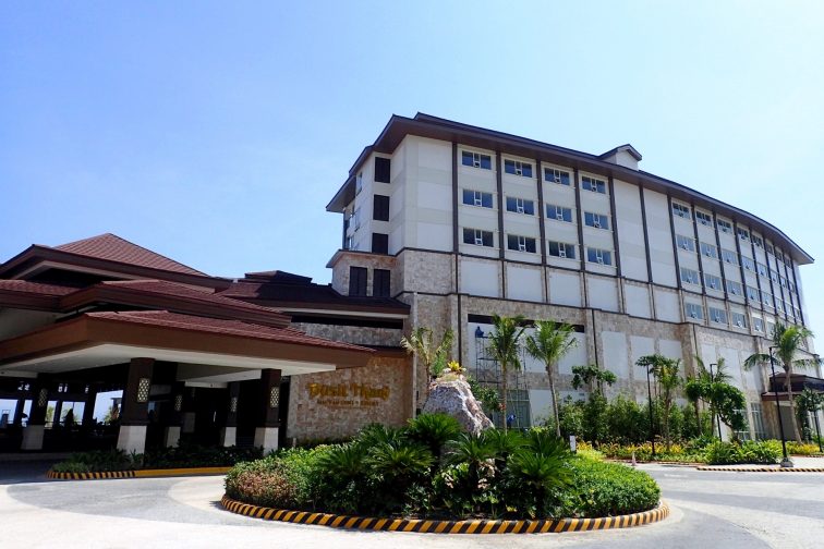 dusit thani mactan entrance