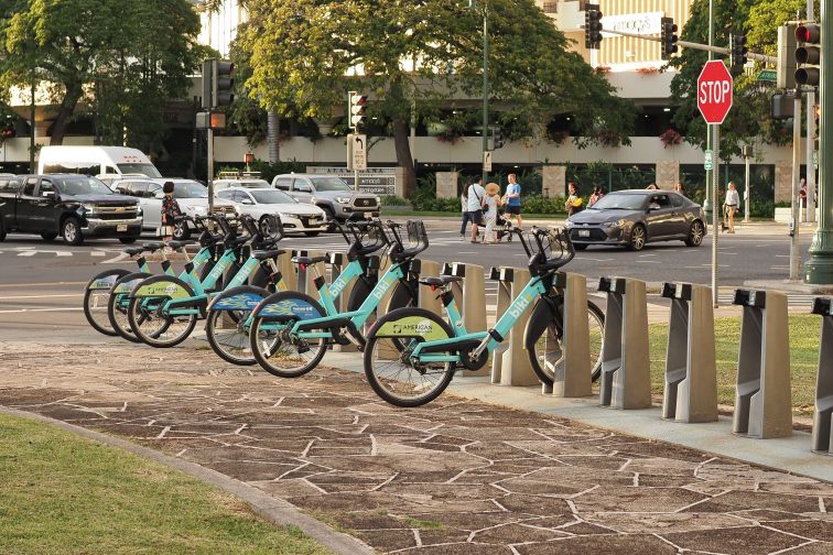 BIKIストップへ自転車を返却する