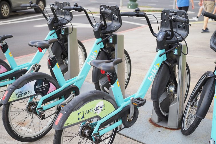 BIKI stopに停車しているBIKI