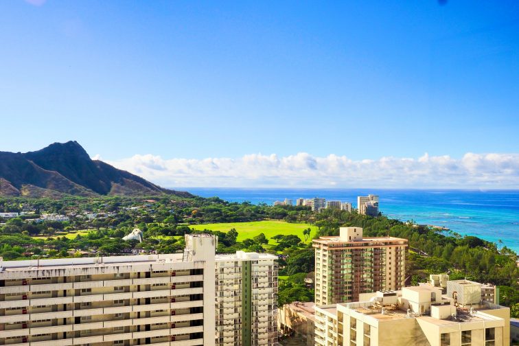 aston-waikiki-banyan-mountain-and-ocean-view