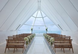 目の前には最高ランクの美しい海と白い砂浜が広がる 滞在型リゾートホテル「シェラトン沖縄サンマリーナリゾート」