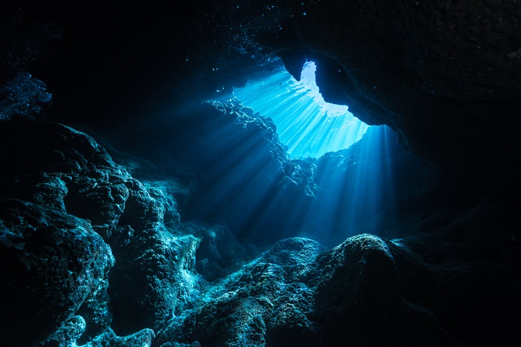 沖縄　青の洞窟