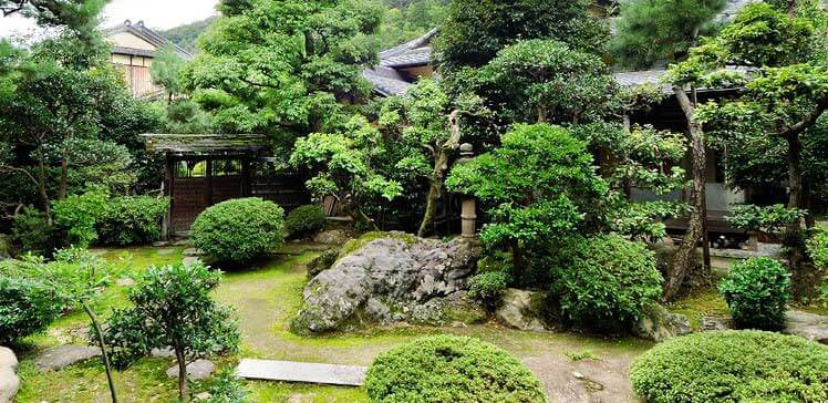 約2,000坪の日本庭園