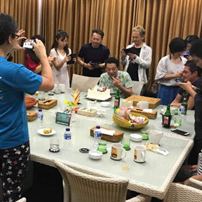 アニキとの交流の様子