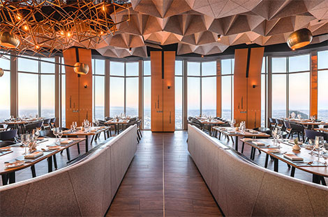 USバンク・タワーの最上階71階にある『71ABOVE』レストラン