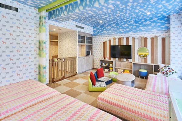 乳幼児連れに嬉しい備品をセットしたベビーキッズルームにアレンジOK（客室イメージ）