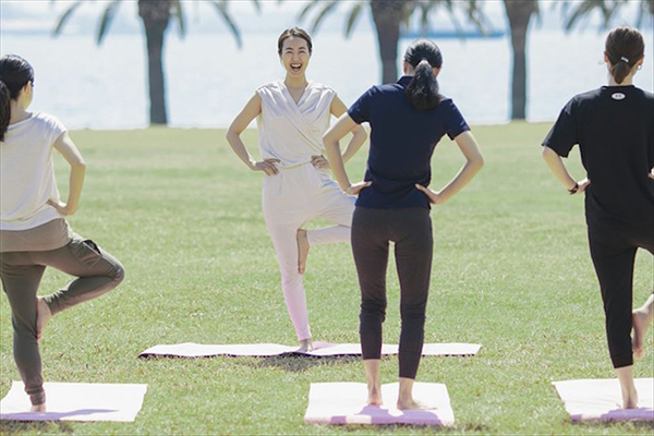 宿泊者は無料のヨガレッスン