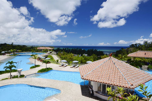 県内最大級の170mもあるプール