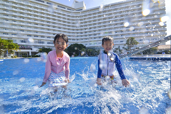 子供用プールで思う存分遊べます