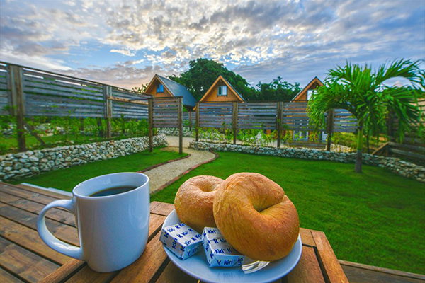 爽やかな自然の中での朝食は格別