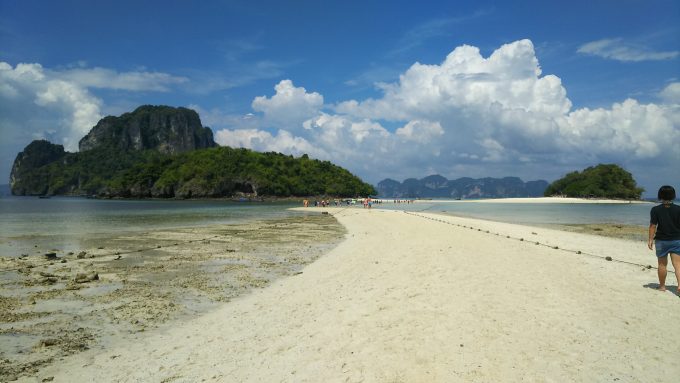 青い海と白い砂と透明な海