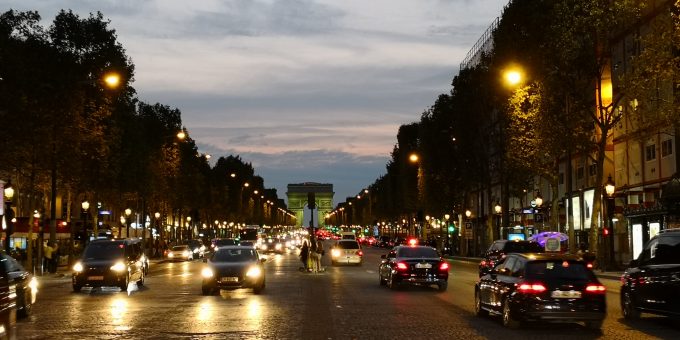 パリの夕暮れ