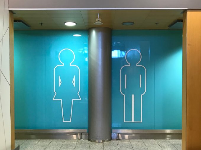 空港内のトイレ