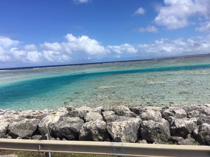 透き通ったグアムの海