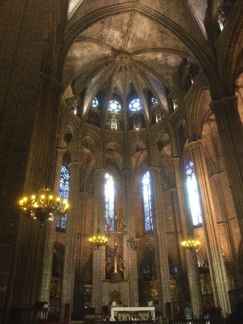 カタルーニャ・ゴシック様式の大聖堂内部