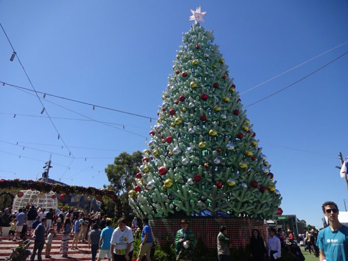 街中にあるクリスマスツリー