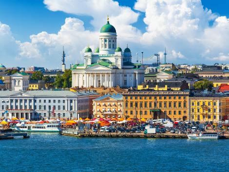 ヘルシンキ:大聖堂と街並み