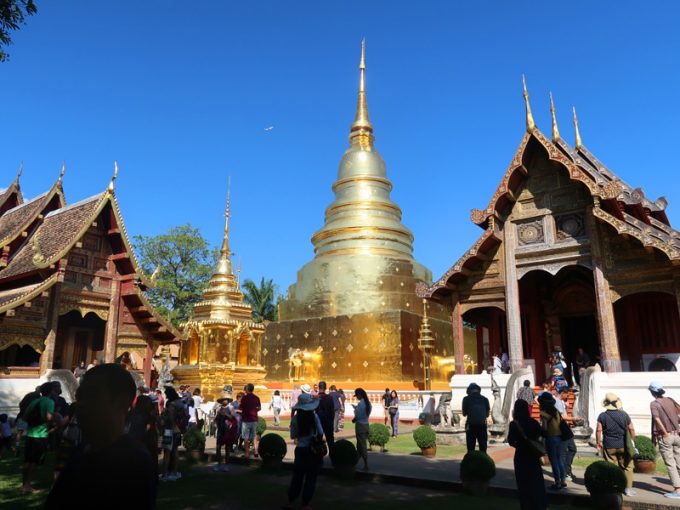 眩しい黄金の寺院